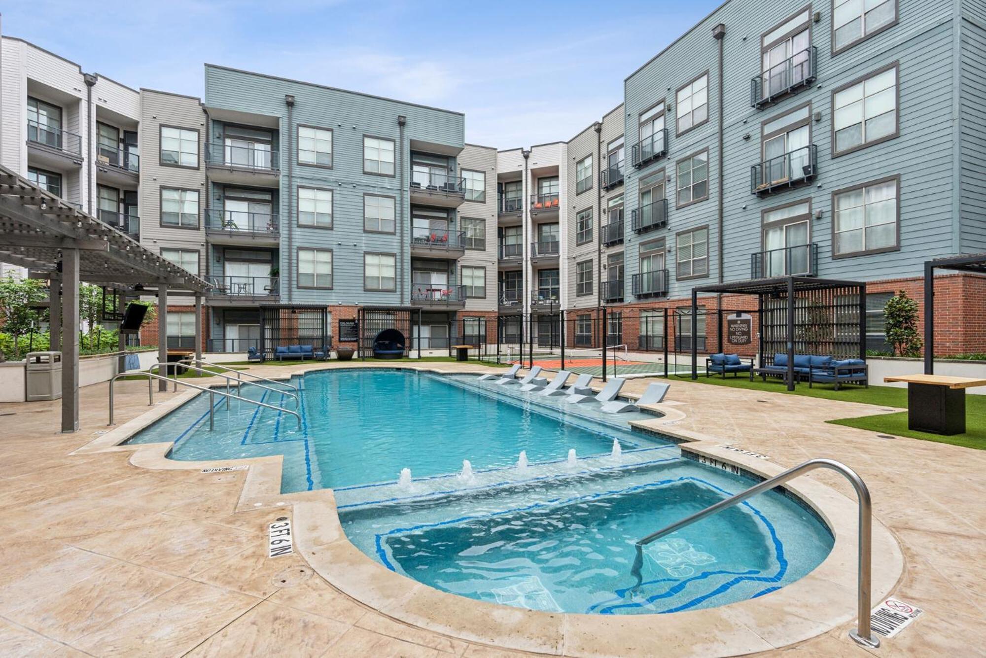 Modern Loft View Apartment Dallas